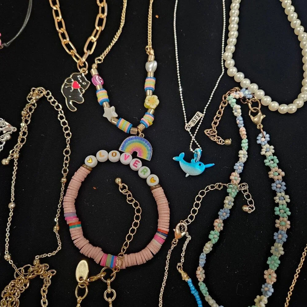 Teen Girls Jewelry Lot  Necklaces Bracelets with Pearls Beads Charms Chains